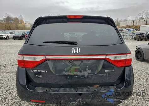 2011 Honda Odyssey Touring z USA, uszkodzony, nr VIN 5FNRL5H96BB010776